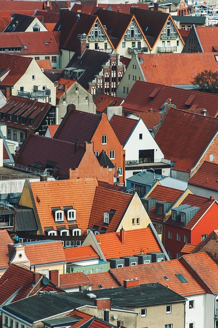 Vue aérienne d'un centre-ville et de ses immeubles
