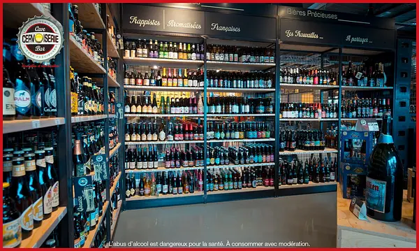 L'intérieur du bar Cervoiserie à la Rochelle. 