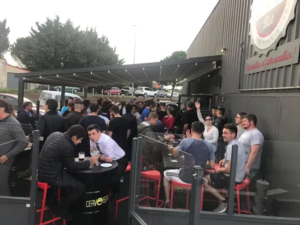 La terrasse du bar Cervoiserie à la Rochelle. 