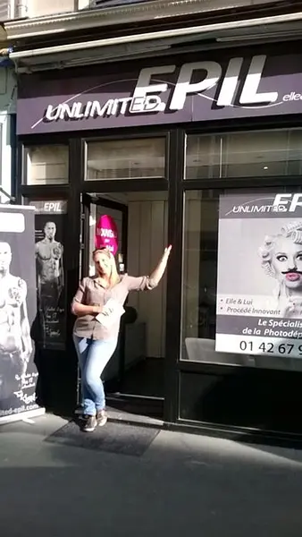 La distribution de flyers avec le sourire... Paris 17eme