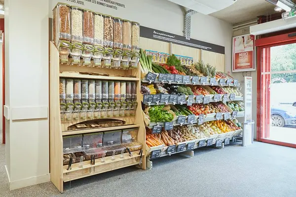 Étalage de marché et vrac avec une surface de vente comprise entre 250 et 600m2.