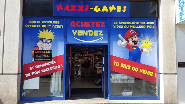 La devanture d'un magasin Maxxi Games à Kremlin-Bicêtre.