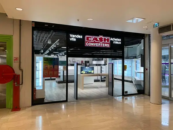 Le magasin Cash Converters dans le centre commercial Oparinor, à Aulnay-Sous-Bois. 