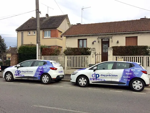 Pour réaliser leurs diagnistics, les agents Diag Précision se rendent sur place en voiture spéciale.