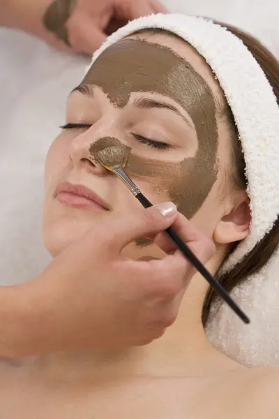 Notre expertise: le soin du regard et du visage