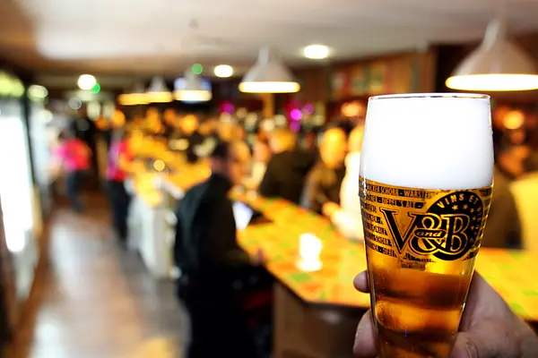 Le bar V and B : un espace de dégustation et de convivialité !