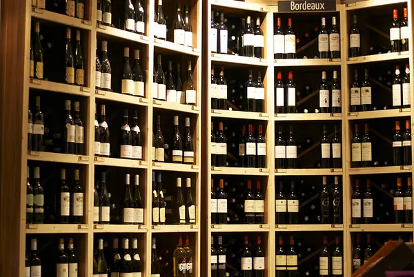 Une cave à vin qui compte plus de 350 références...