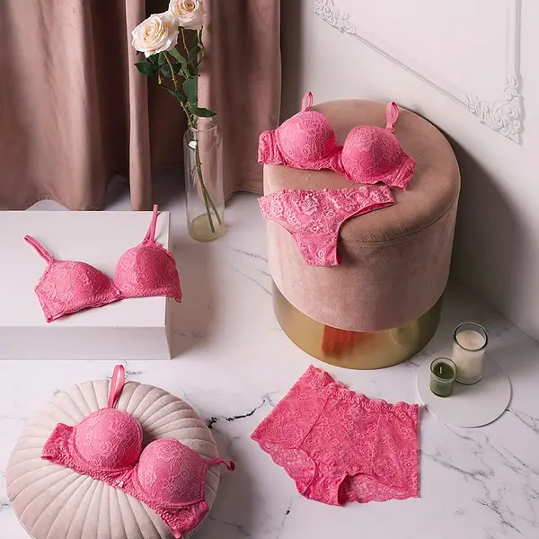 Le rose est à l'honneur pour les nouveaux ensembles de la collection