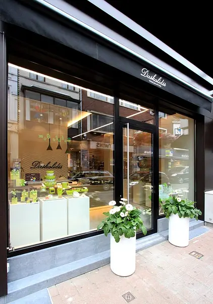 Daskalidès est spécialisée dans le chocolat depuis sa création à Gand en Belgique en 1987 avec aujourd'hui 80 boutiques en France.