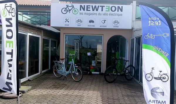 L'enseigne Newteon dans le Pays Basque.