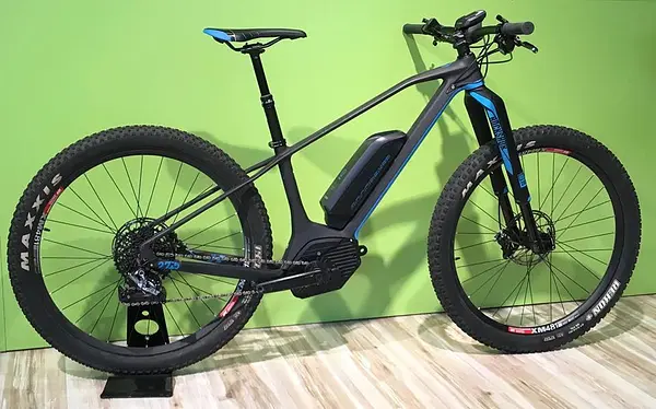 Le Mondraker e-Prime Carbon RR+.