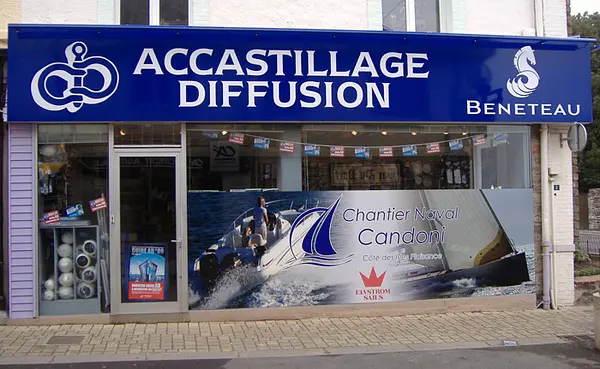 Créée en 1975,  "AD" est le n°1 en France et en Europe pour la distribution auprès du public d'équipements nautiques de plaisance, avec plus de 100 magasins en France et en Europe.