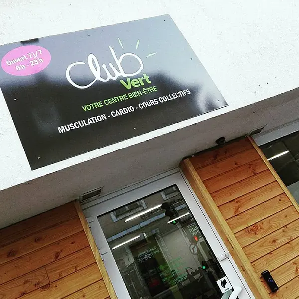 Devanture de l'enseigne Club Vert à Cosne