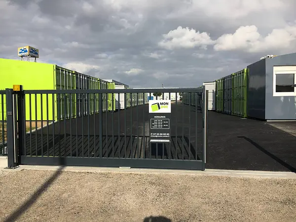 L'extérieur du centre YakaRanger à Olonne-Sur-Mer. 