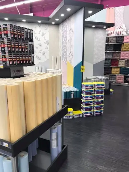 L'intérieur d'un magasin BricoMarché à Charmes. 