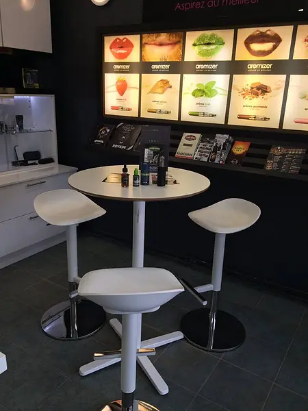 Un aperçu sur la décoration des boutiques Aromizer, celle là se situe à Mauberge. 