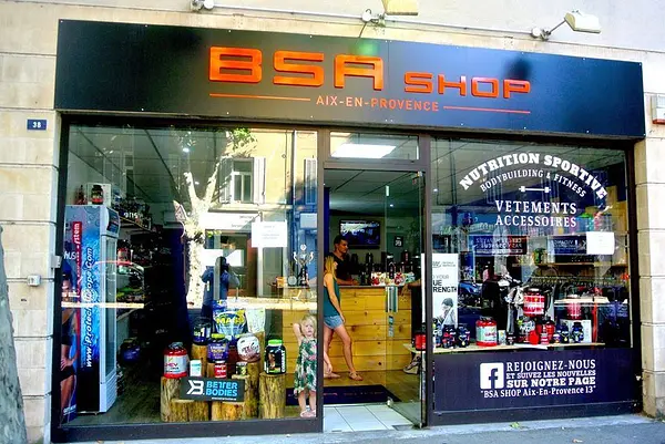 BSA Shop possède 9 points de vente en France, de superficie allant de 20 à 150m2.