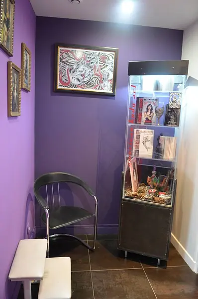 A l'intérieur du shop American Body Art à Opéra. 