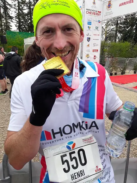 Henri SEGUIN, vainqueur du marathon de Cheverny, représentant de la Team HOMKiA RUNNING.