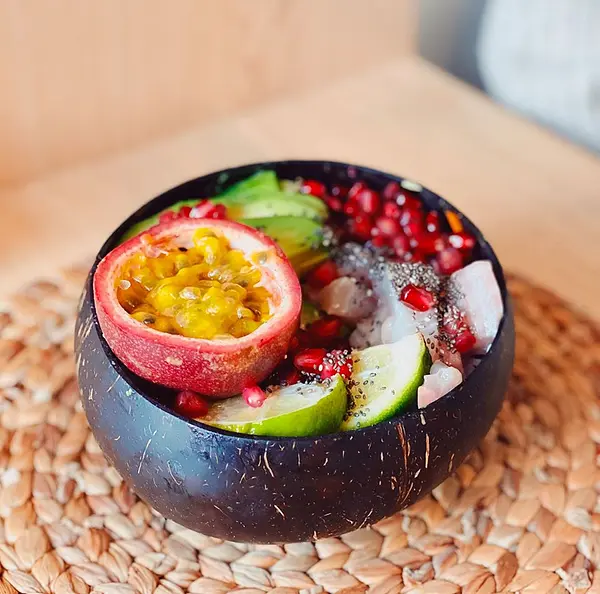 Passion Bowl : un savant mélange entre fruit de la passion, daurade, grenade, avocat, et citron
