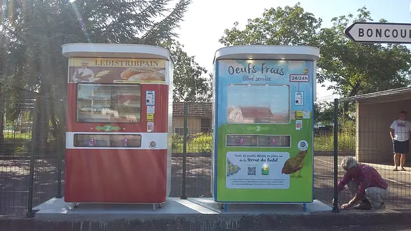 Les deux bornes distributions automatiques appartenant à Distrib à Boncourt. 