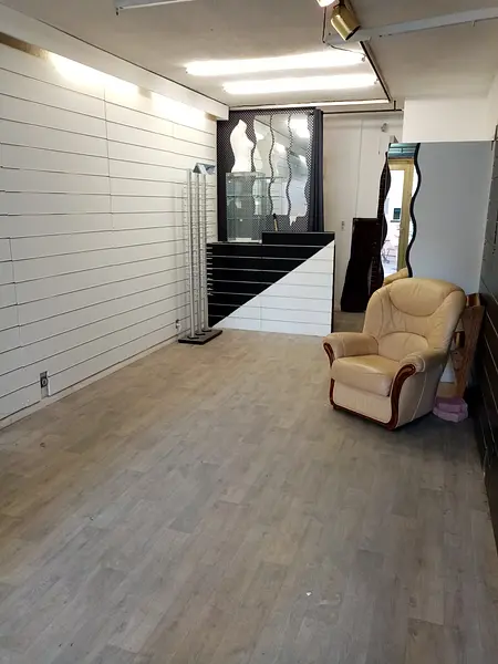 Local commercial situé au cœur du centre historique , proche parkings (490 places)  à Fréjus — photo