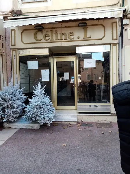 Local commercial situé au cœur du centre historique , proche parkings (490 places)  à Fréjus — photo