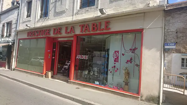 Ensemble immobilier avec rdc commercial. à Chaumont — photo