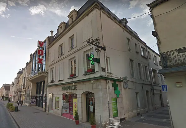 Immeuble avec Rdc commercial. Investissement locatif de logements en R+1 et 2 + grenier. à Chaumont — photo