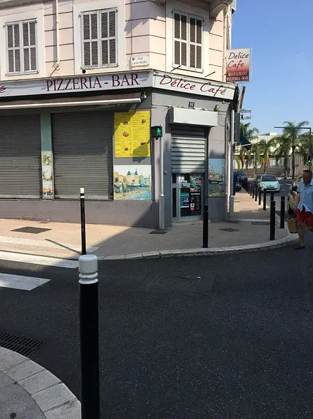 Local restauration - Bar à Cannes — photo