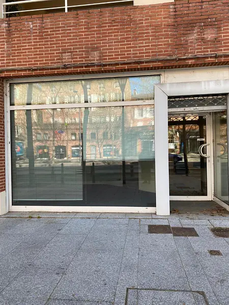 Local commercial sur les Lices à Albi — photo