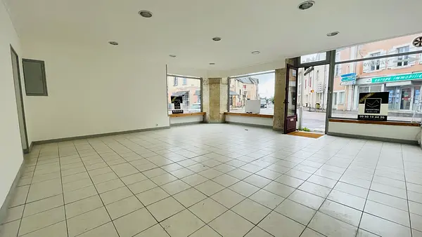 Local commercial, 40 m² très lumineux à Avallon — photo