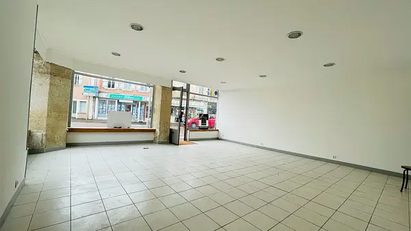 Local commercial, 40 m² très lumineux à Avallon — photo