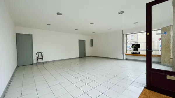 Local commercial, 40 m² très lumineux à Avallon — photo