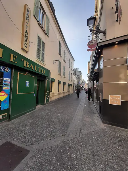 RUE COLMAR à Mantes-la-Jolie — photo