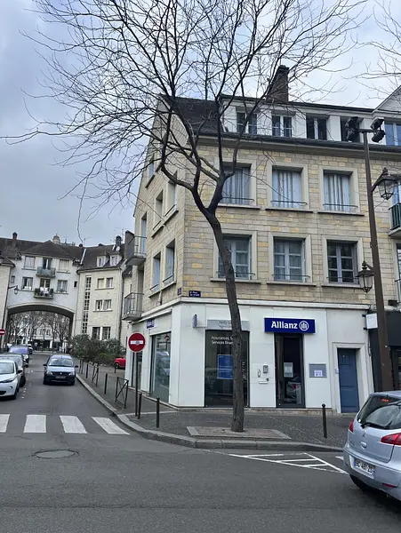 Local commercial à Mantes-la-Jolie — photo
