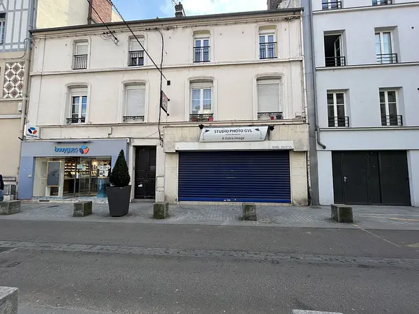 Local commercial à Mantes-la-Jolie — photo