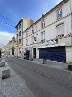 Local commercial à Mantes-la-Jolie — photo