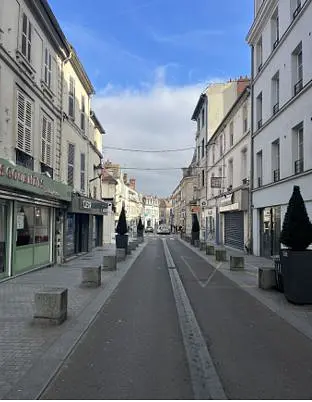 Local commercial à Mantes-la-Jolie — photo