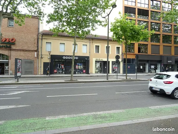 Local commercial 350m2 Lices Pompidou à Albi — photo