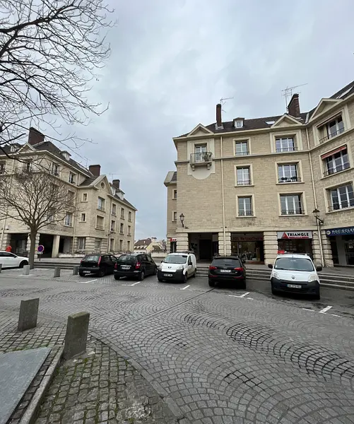 Local commercial à Mantes-la-Jolie — photo