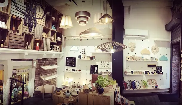 Concept store en plein centre ville à Albi — photo
