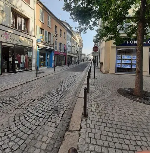 Local Commercial à Mantes-la-Jolie — photo