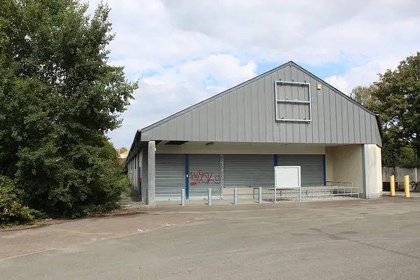 Local de 1000 m2 en centre-ville à Mortagne-sur-Sèvre — photo