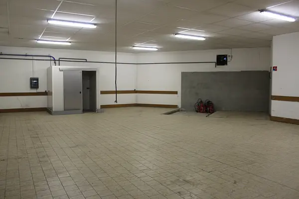 Local de 1000 m2 en centre-ville à Mortagne-sur-Sèvre — photo