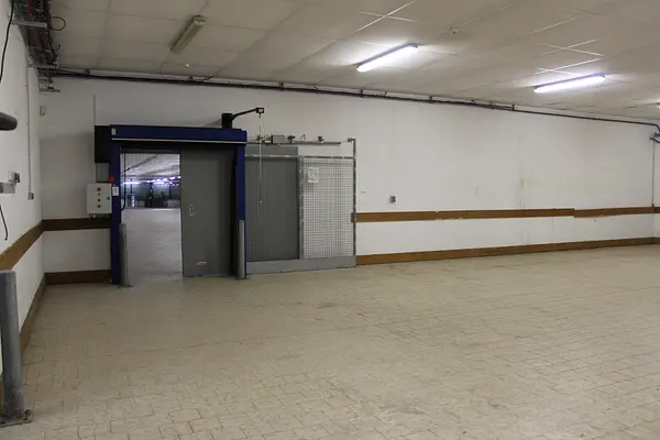 Local de 1000 m2 en centre-ville à Mortagne-sur-Sèvre — photo