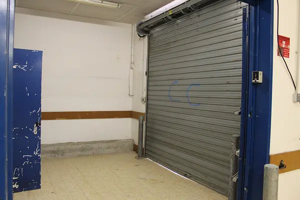 Local de 1000 m2 en centre-ville à Mortagne-sur-Sèvre — photo
