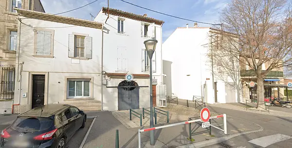 Local 115 m² centre ville à Trets — photo