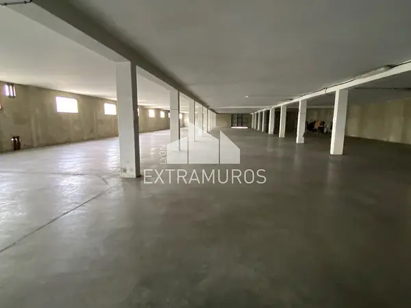 Entrepôt en zone d'activités économiques à Savigny — photo