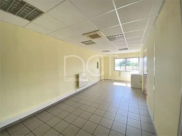 local d'activité / entrepôt à Fleurieux-sur-l'Arbresle — photo